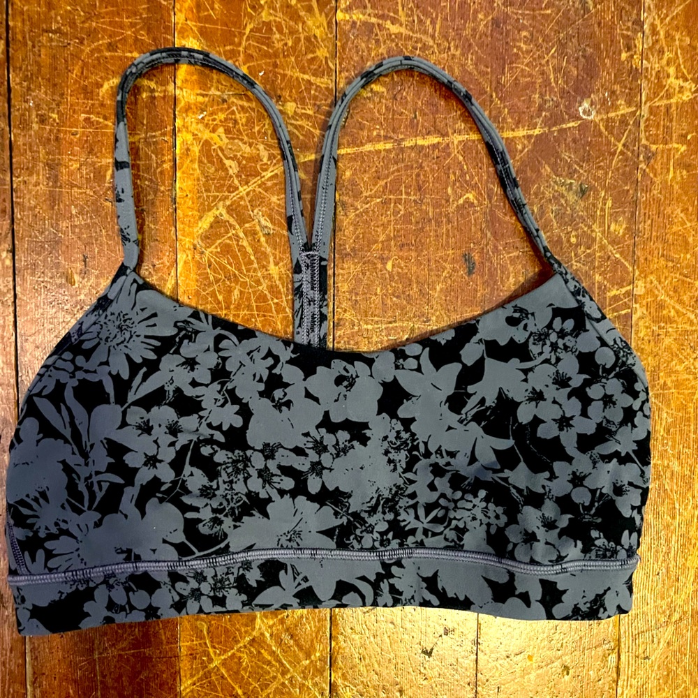 Lululemon sports bra size 10